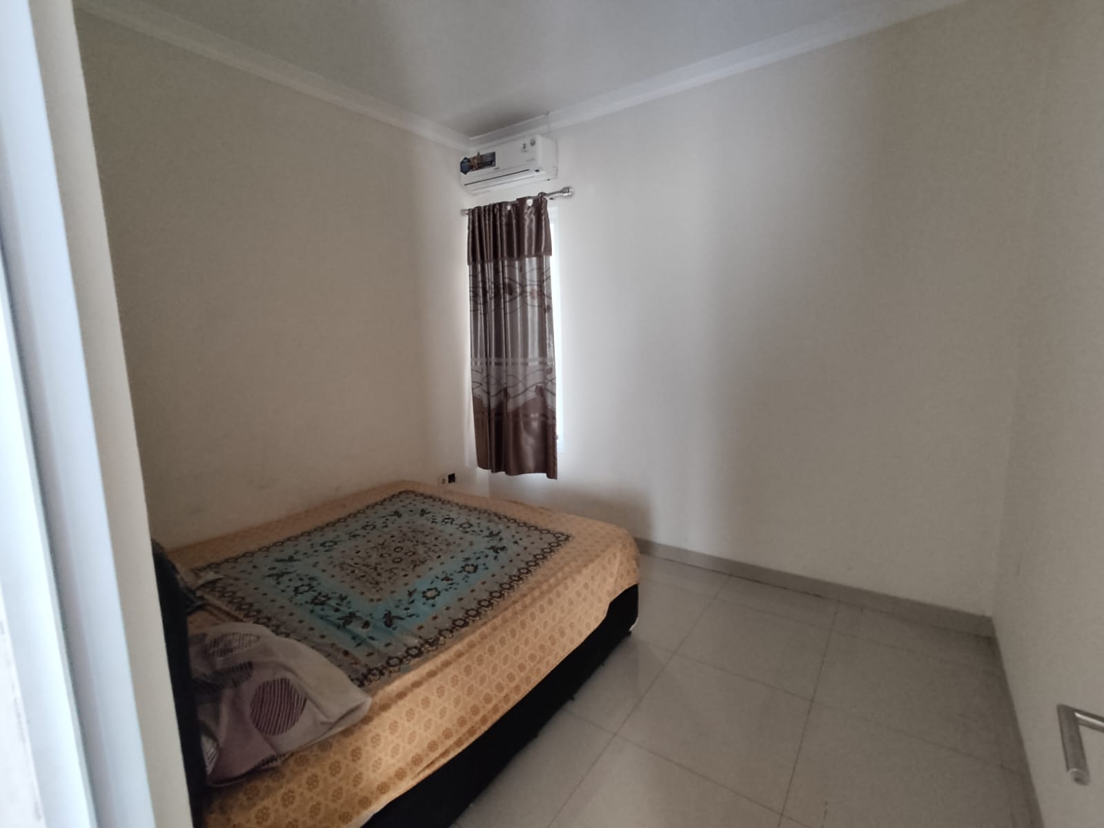 Rumah Disewakan di Water Spring Grand Wisata